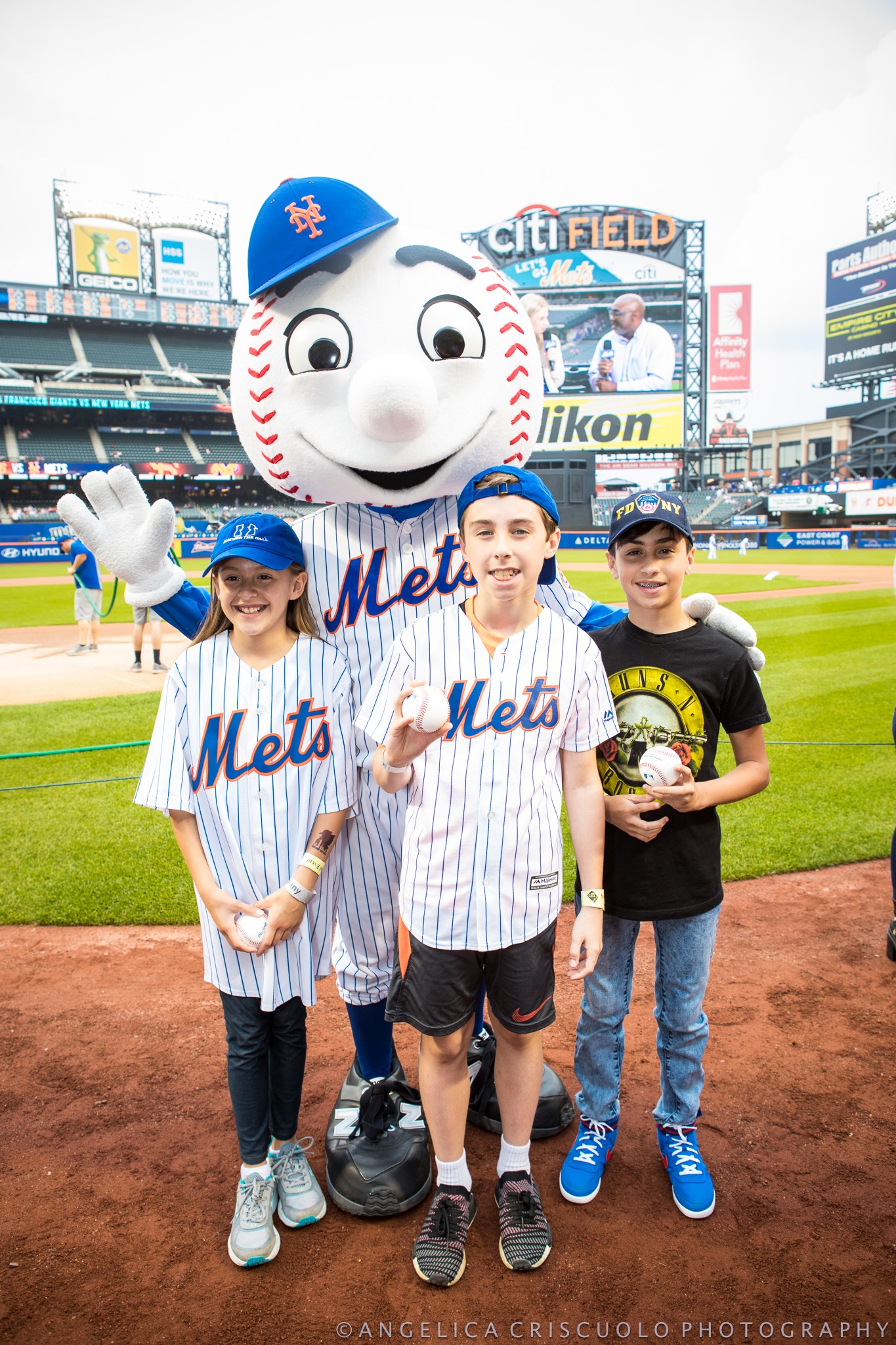 mr met family